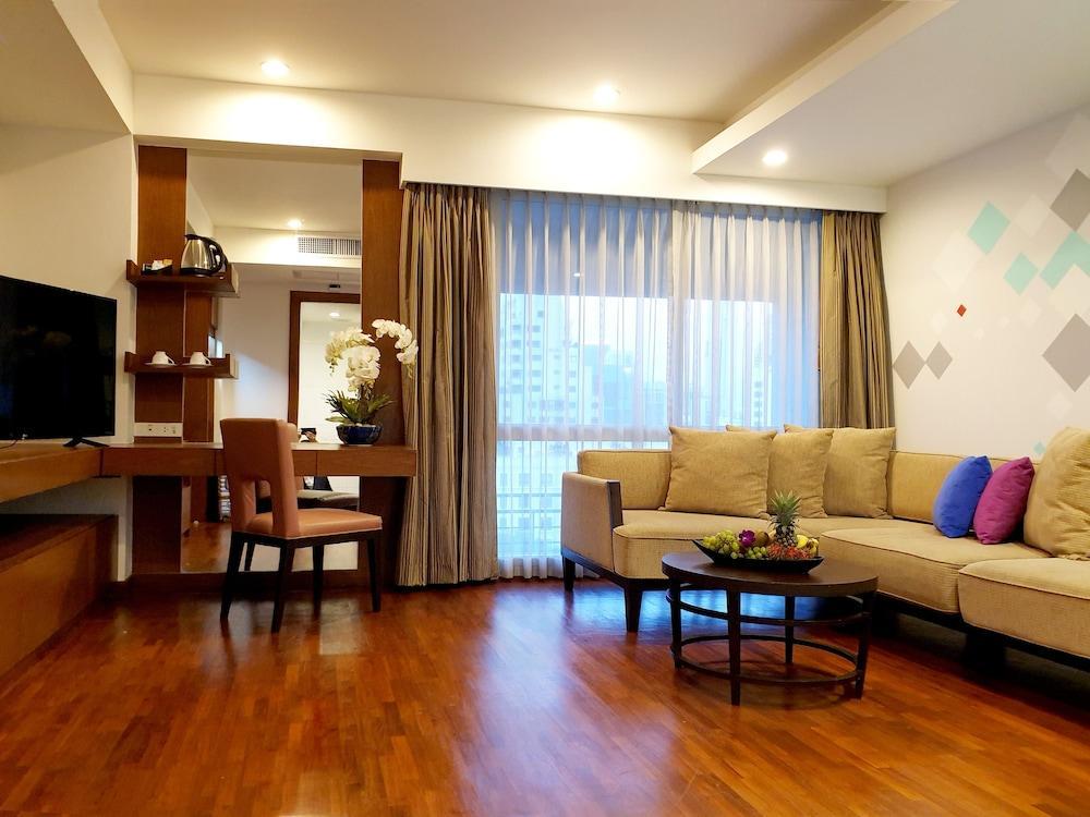 Furamaxclusive Sathorn, Khách sạn