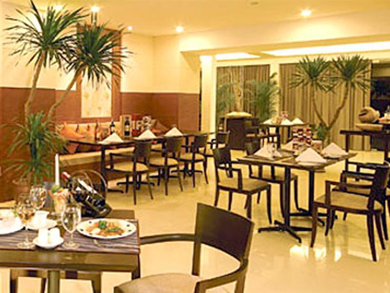 Khách sạn Furamaxclusive Sathorn,
