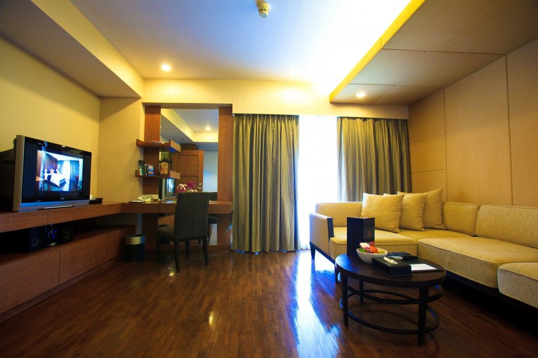 Furamaxclusive Sathorn, Khách sạn