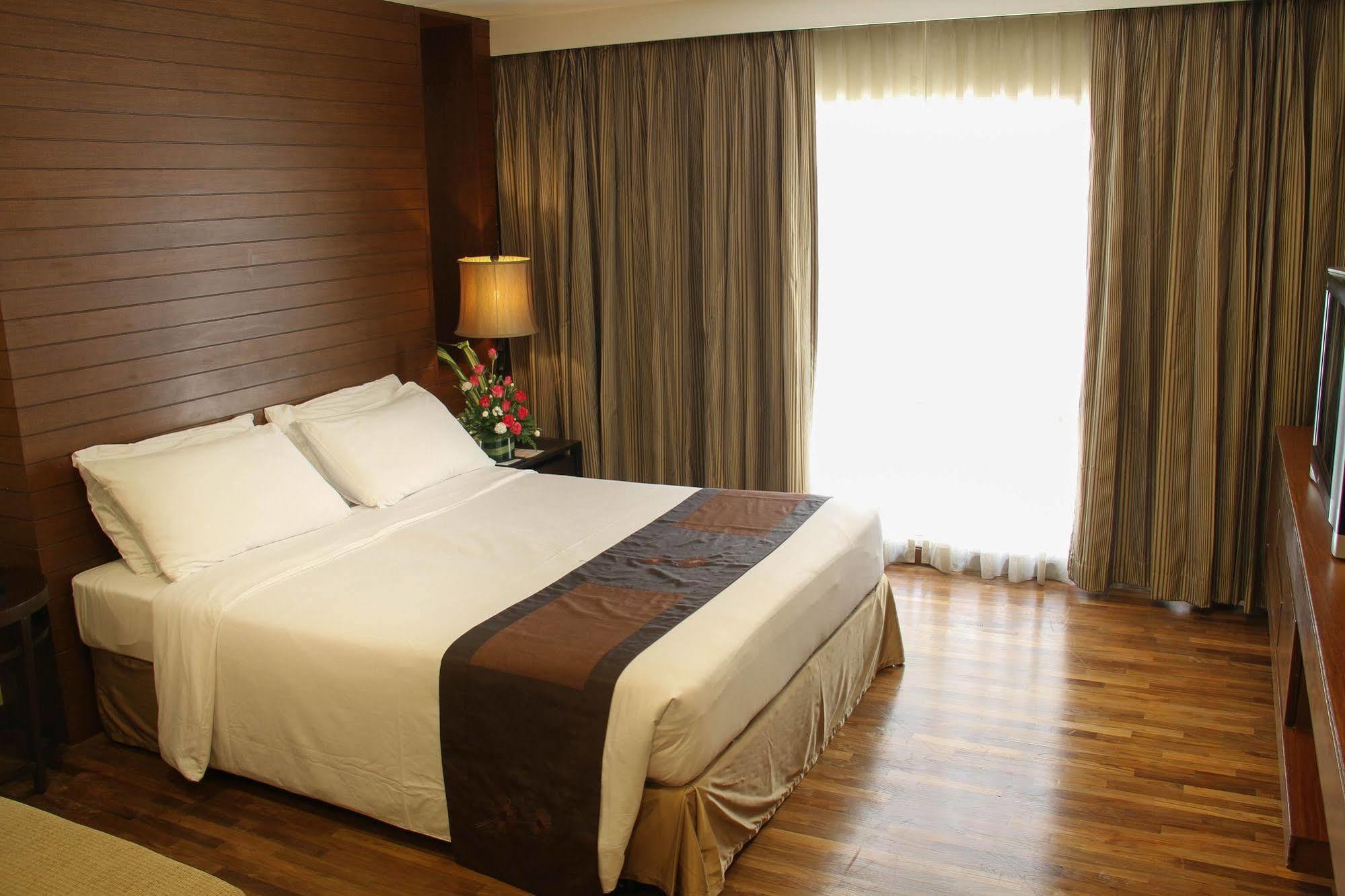 Khách sạn Furamaxclusive Sathorn, Bangkok