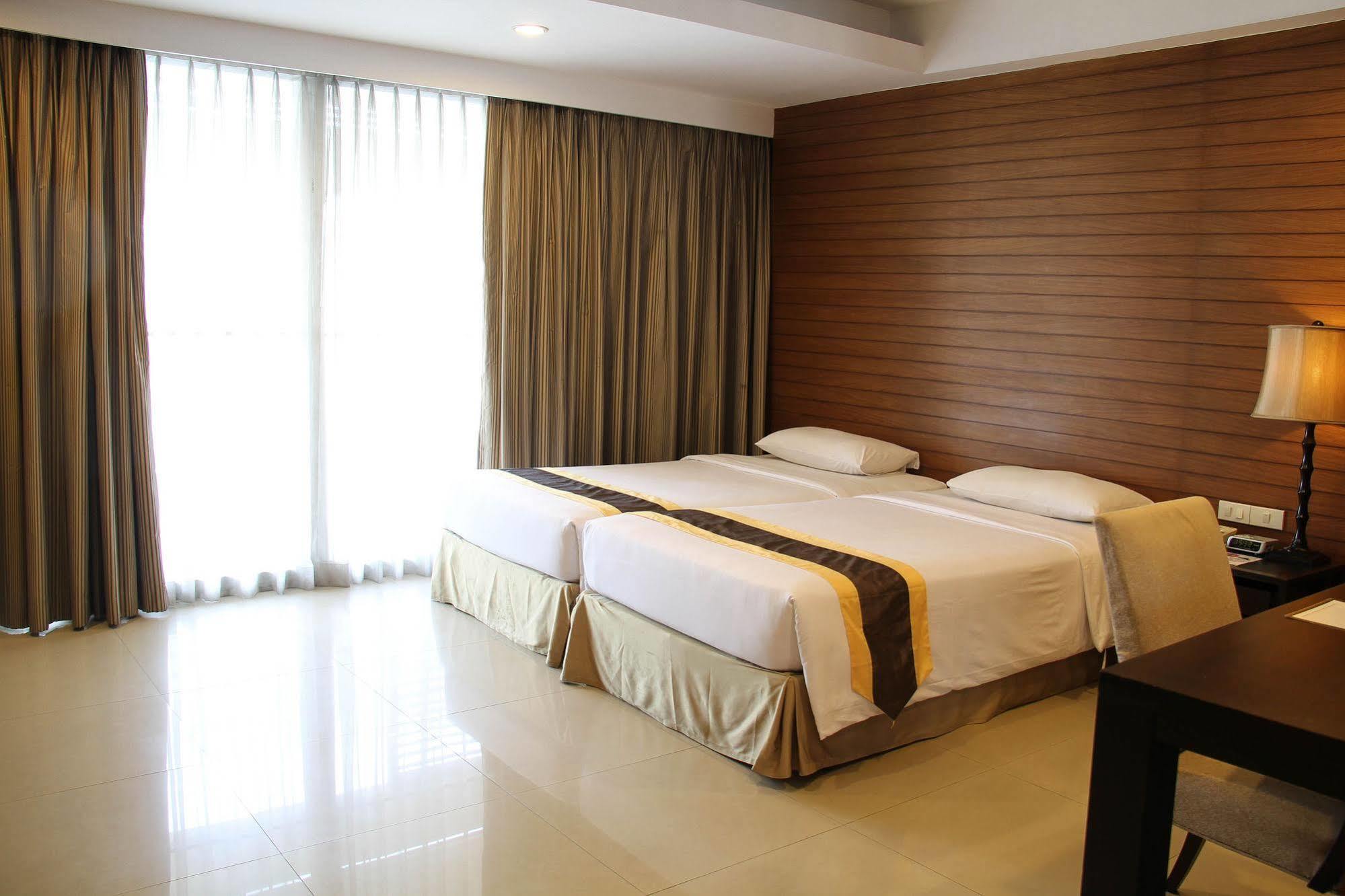 Khách sạn Furamaxclusive Sathorn, Bangkok