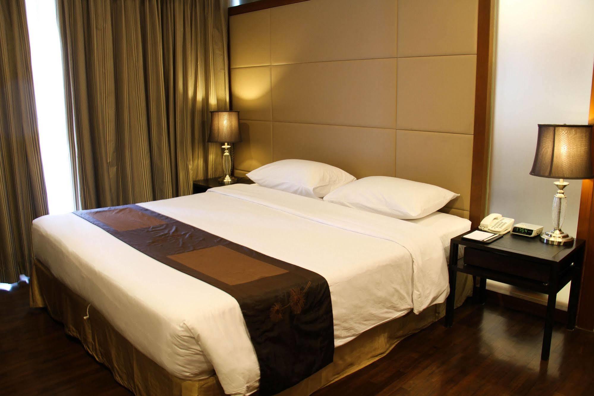 Khách sạn Furamaxclusive Sathorn, 4*