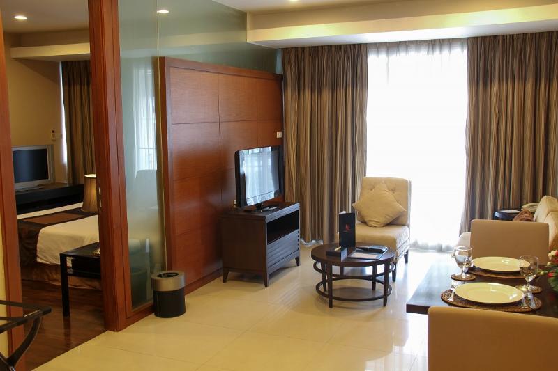 Furamaxclusive Sathorn, Khách sạn 4*